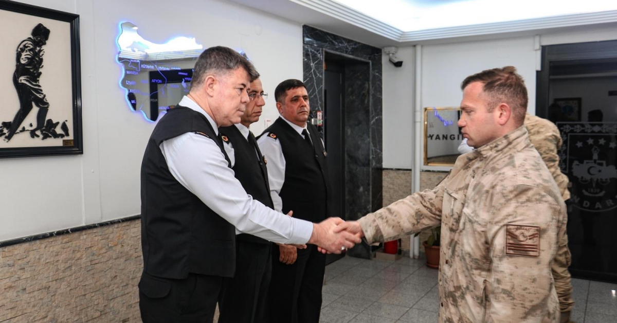 Bursa İl Jandarma Komutanlığı’nda Bayramlaşma Tümgeneral Tataroğlu Personelle Buluştu (1)