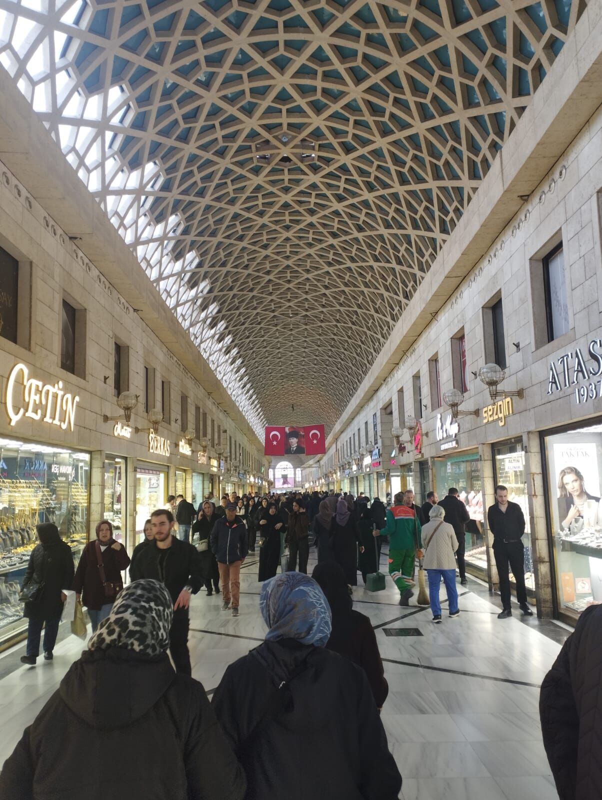 Bursa Kapalı Çarşı’da Altın Sessizliği! Altın Yükseldi Çarşı Boşaldı (3)