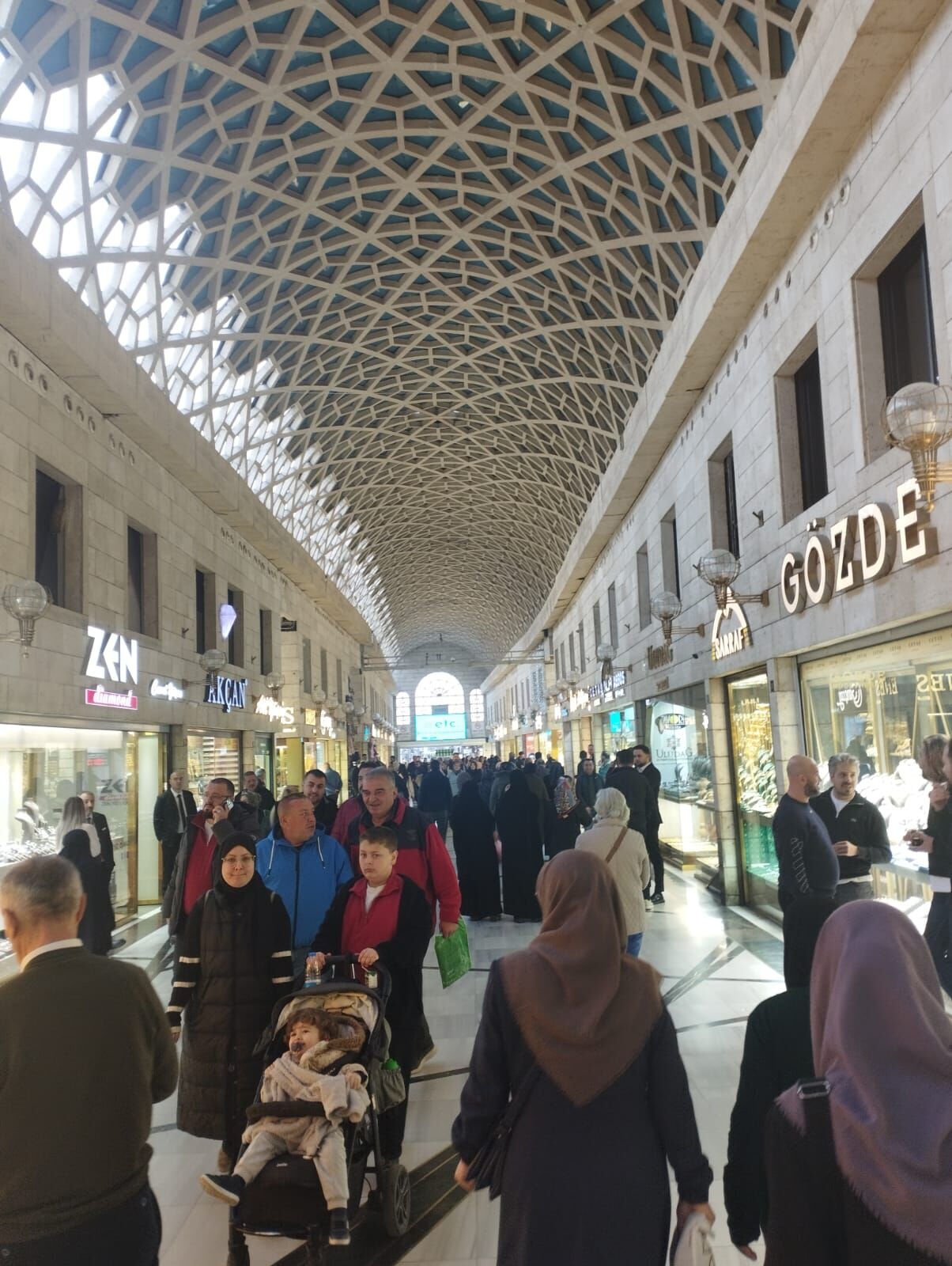 Bursa Kapalı Çarşı’da Altın Sessizliği! Altın Yükseldi Çarşı Boşaldı (4)