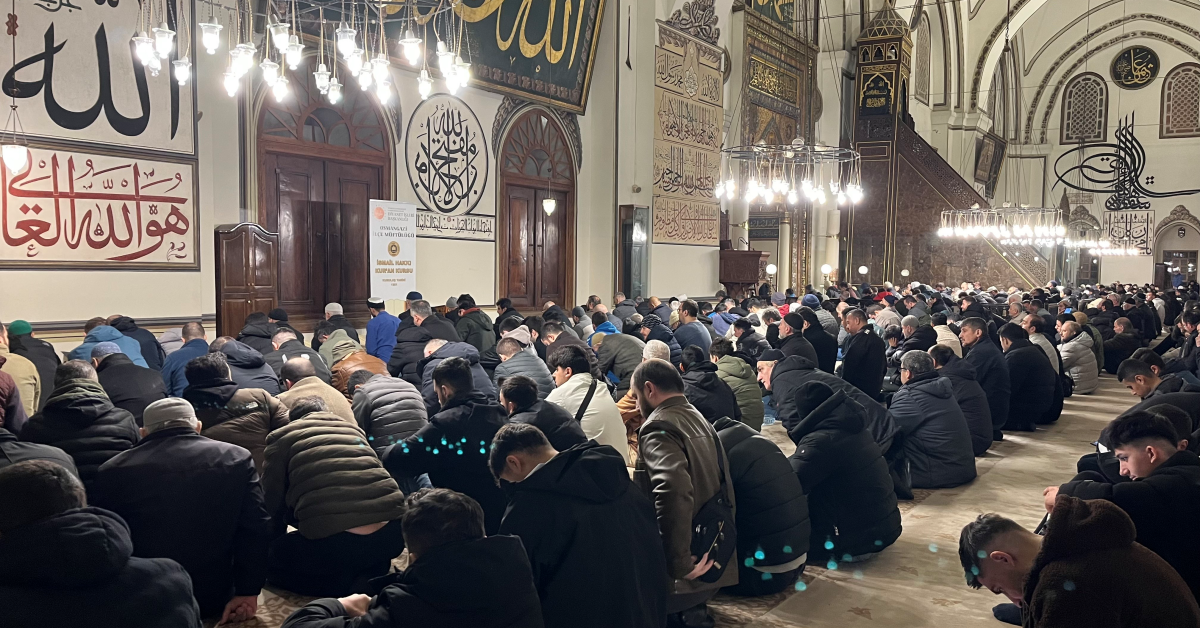 Bursa Ulu Cami’de Sabah Namazı Yoğunluğu (2)