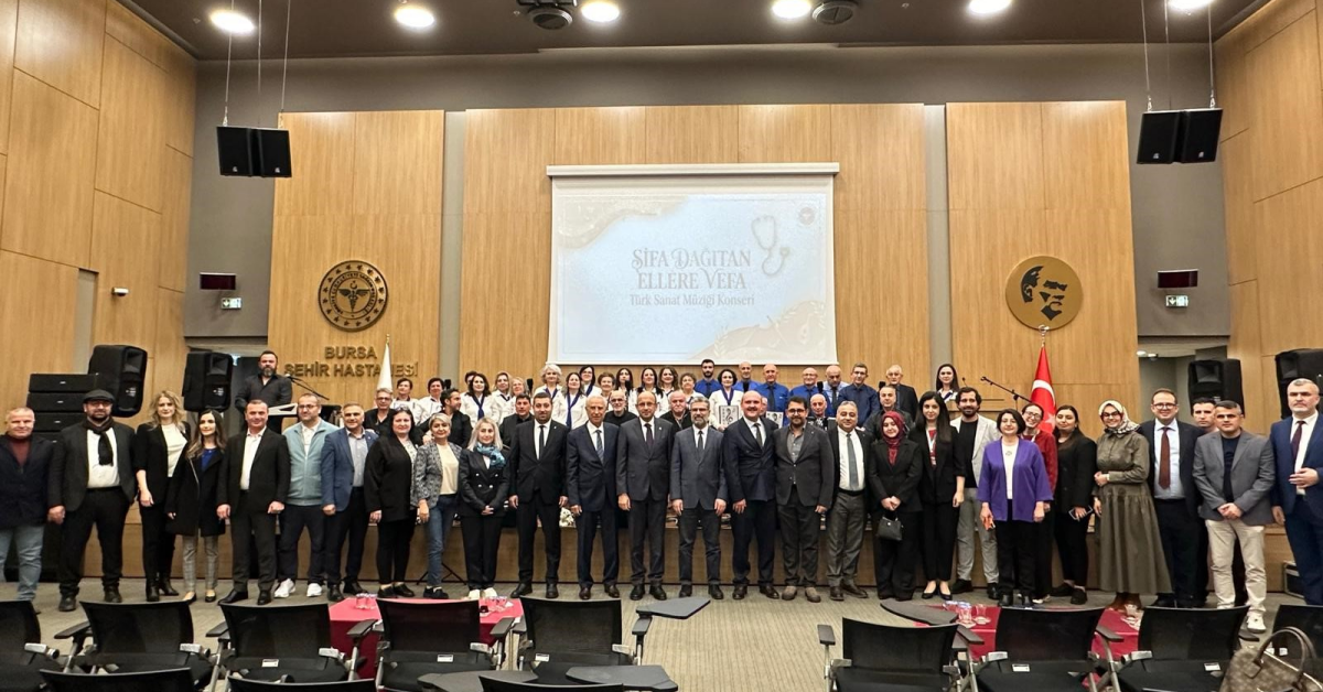 Bursa'da 1 Yılda 3 Bin 766 Ameliyat Yapan Doktora Ödül (1)