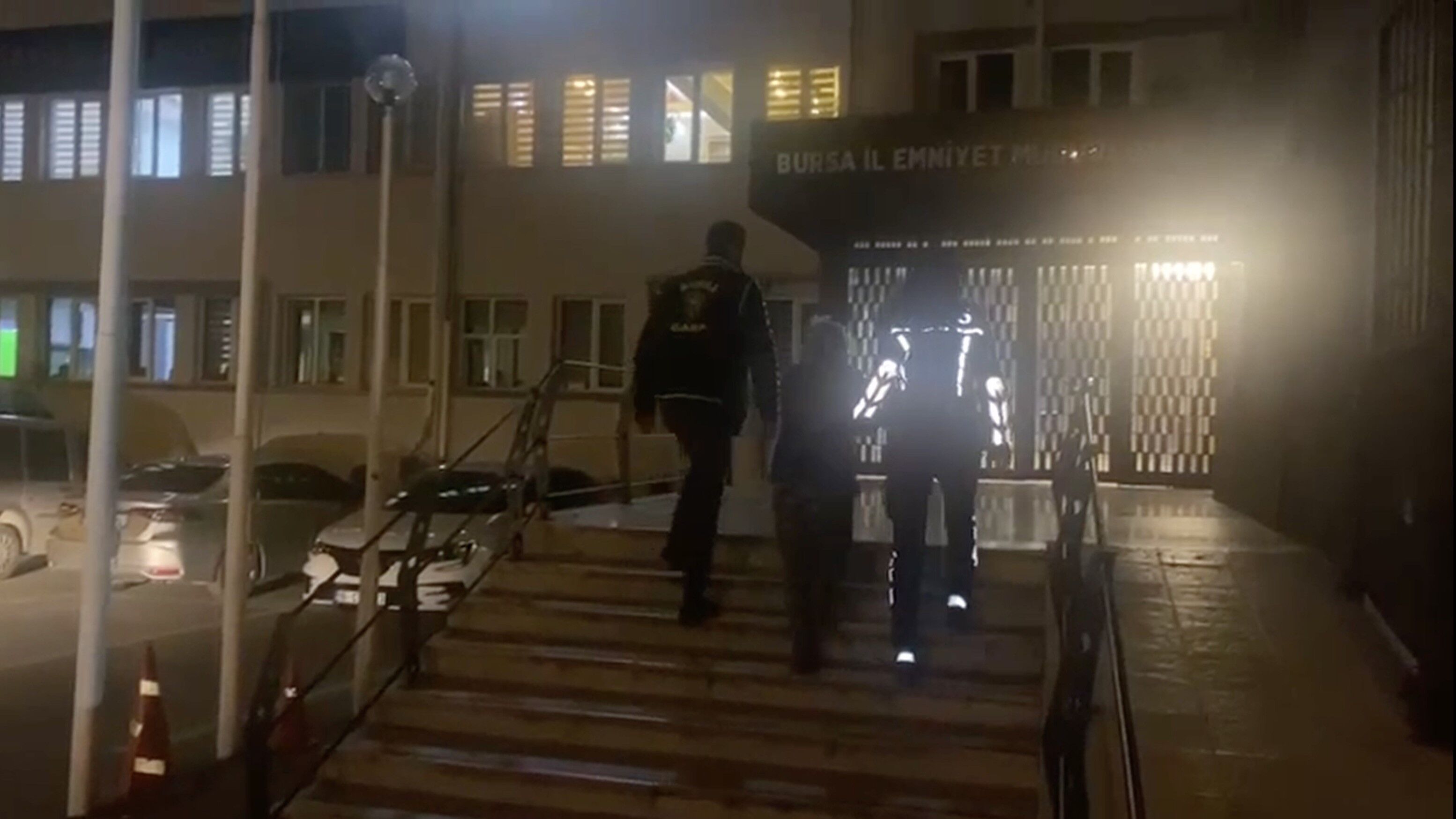 Bursa’da 7 Yıldır Aranan Çocuk Emniyetin Özel Ekibiyle Bulundu (1)