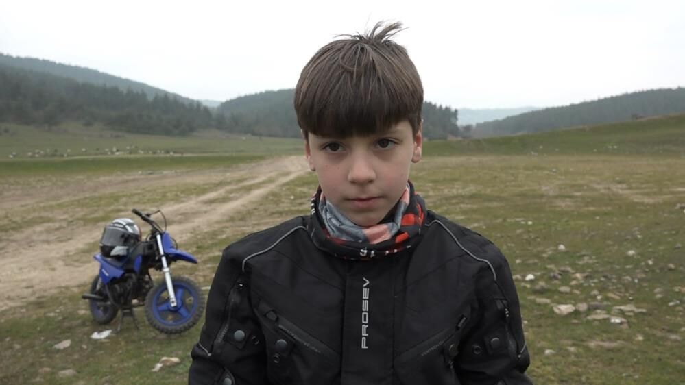 Bursa'da 8 Yaşında Motosikletle Toprağın Tozunu Kaldırıyor (2)