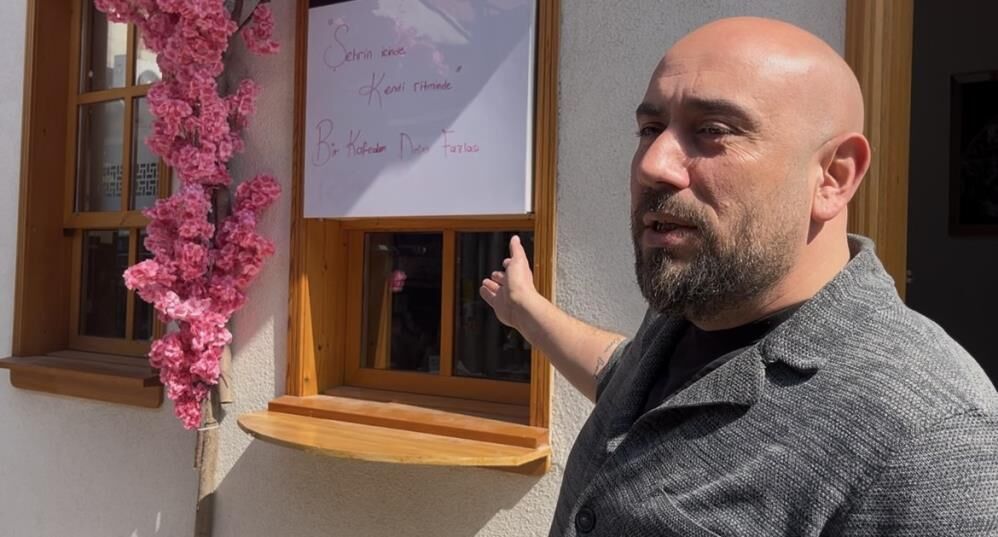 Bursa'da Akıllara Durgunluk Veren Hırsızlık! Süs Ağacını Söküp Kayıplara Karıştı (3)