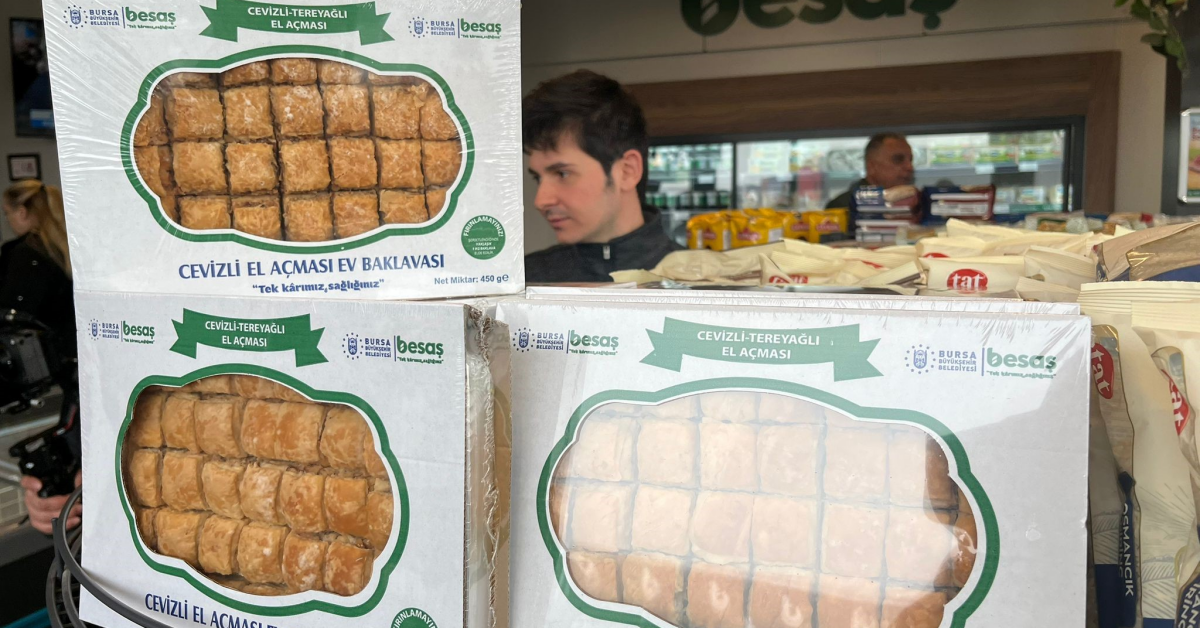 Bursa’da Besaş Baklavasına Yoğun İlgi 10 Bin Tepsi Kısa Sürede Tükendi (2)
