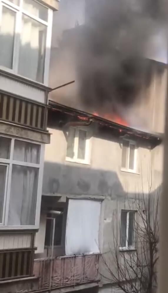 Bursa'da Çatıda Yangın Çıktı! (1)