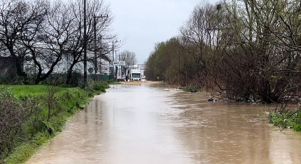 Bursa'da Dere Taştı, Araçlar Mahsur Kaldı! (3)