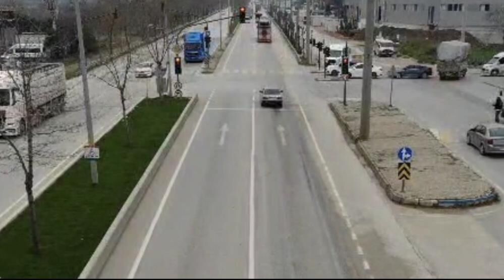 Bursa'da Kırmızı Işık Ihlali Yapan Araçlar Dronla Tespit Edildi! (2)