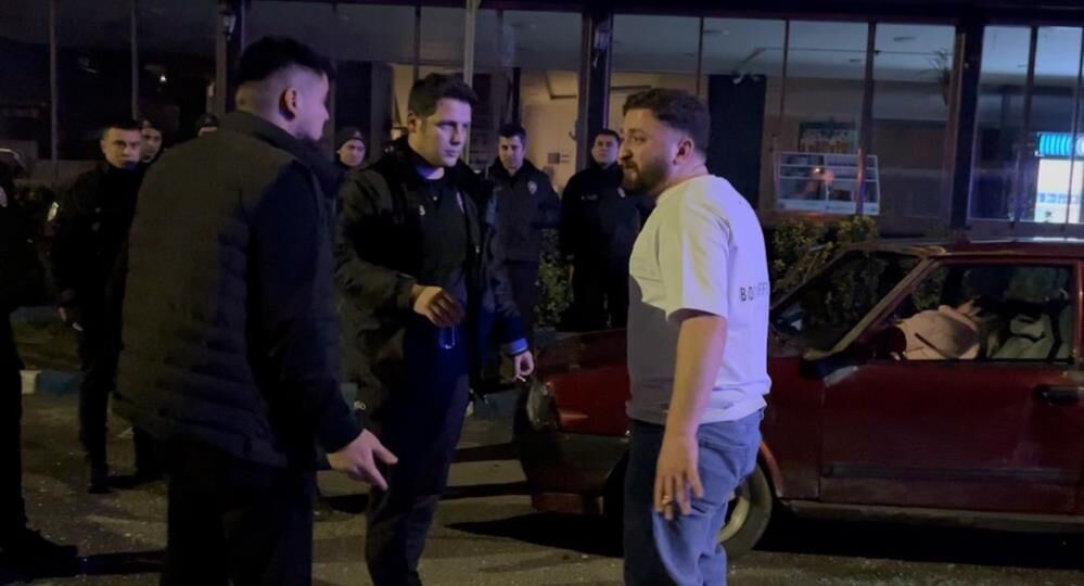 Bursa'da Öfkesini Aracına Zarar Verip Çıkardı! (1)