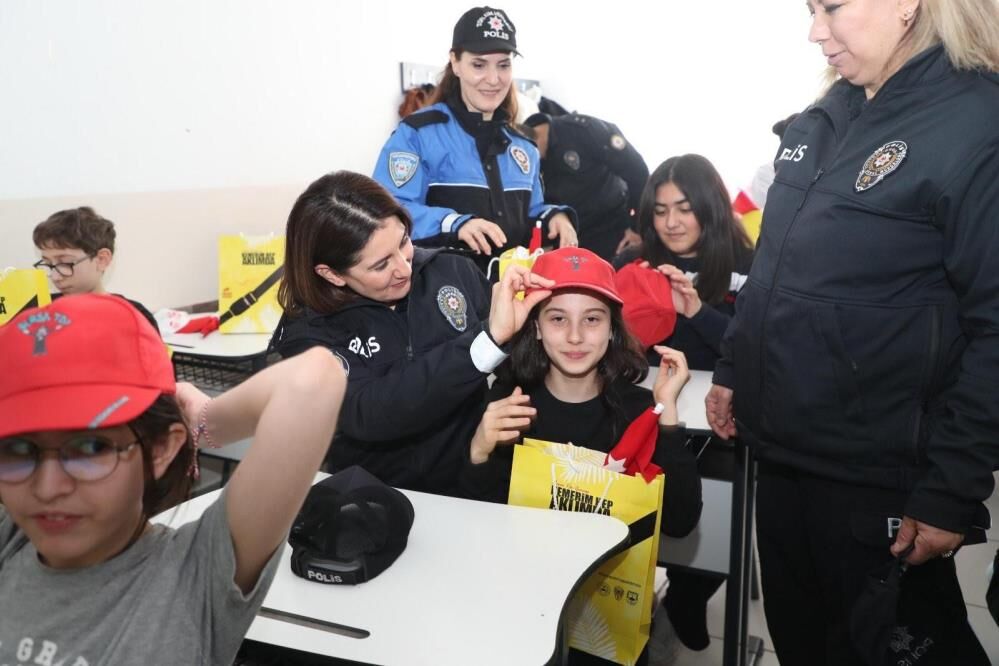 Bursa'da Öğrencilere Polislik Tanıt (1)