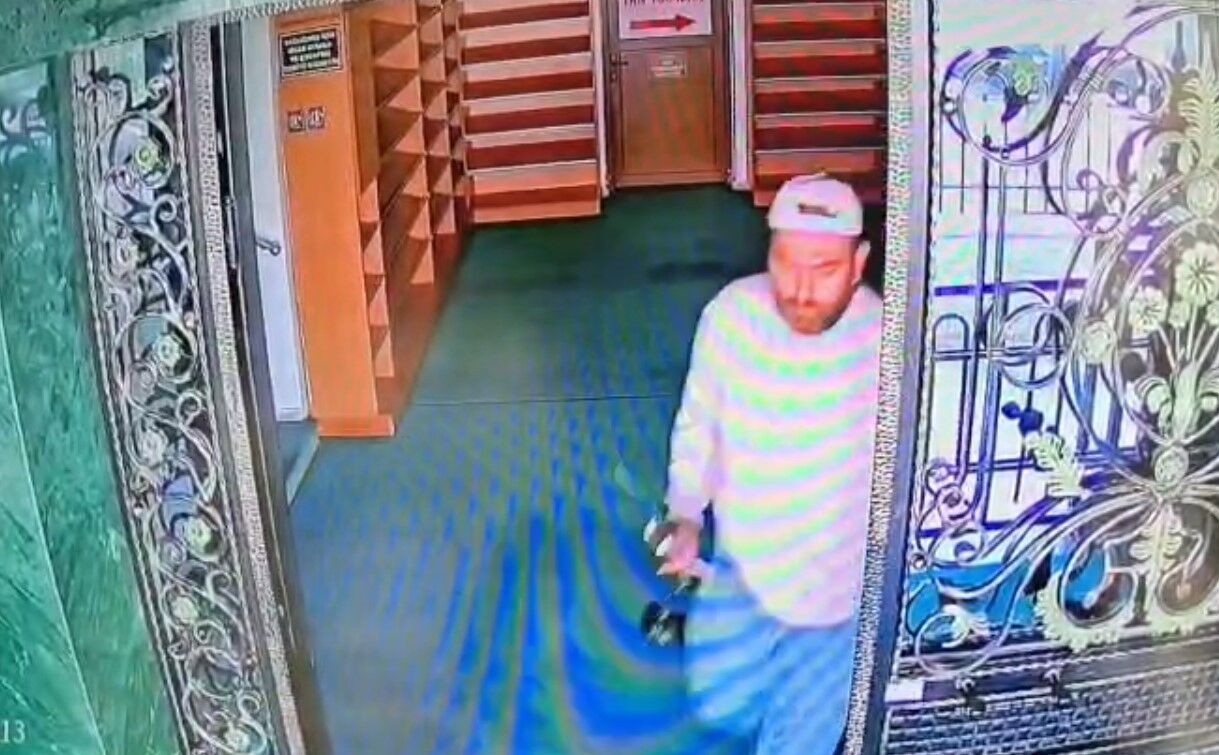 Bursa'da Oltalı Hırsız Camiden Mikrofon Çaldı (4)