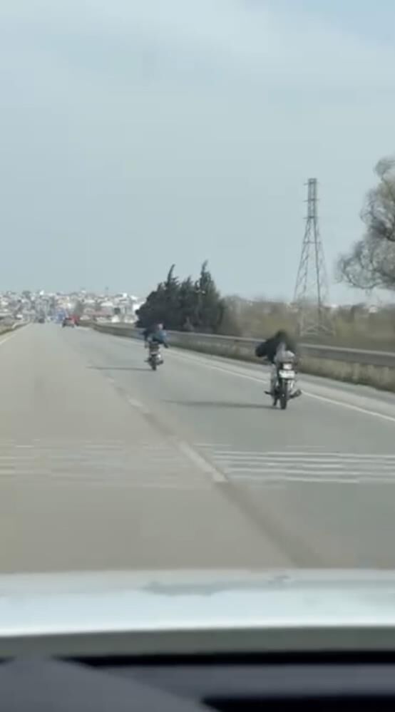 Bursa'da Otoyolda Yolunda Pes Dedirten Görüntüler! (2)