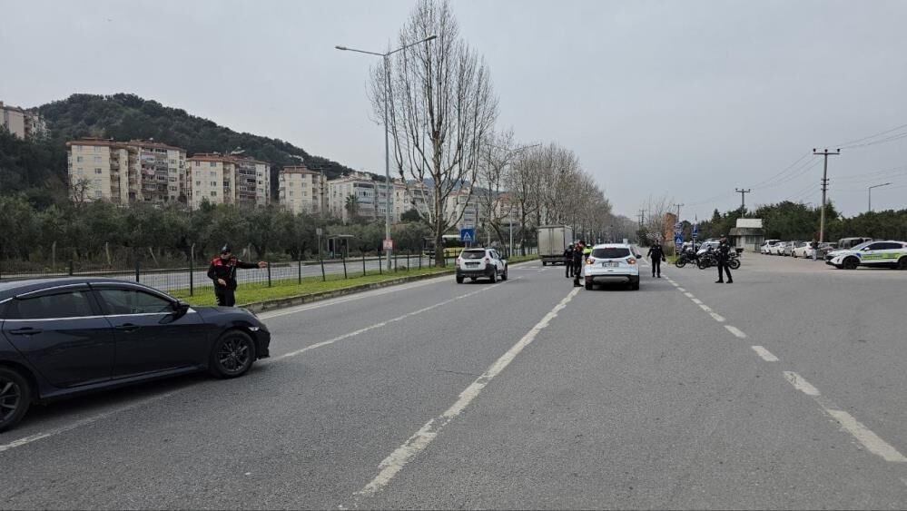 Bursa'da Polis Ekiplerinden Sıkı Denetim! (2)