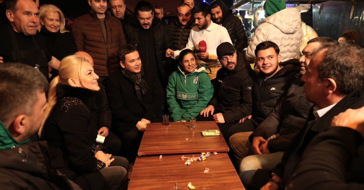 Bursa'da Tarihi Meydanda Sahur Yoğunluğu (3)