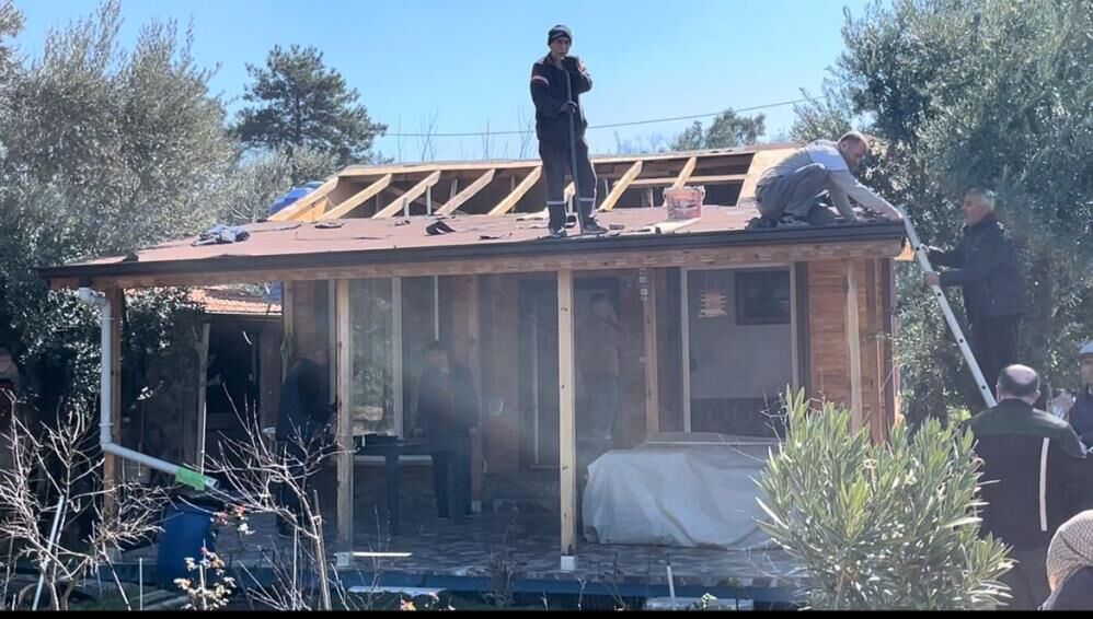 Bursa'da Yıkılan Evlerini Gözyaşlarıyla Izlediler! (3)