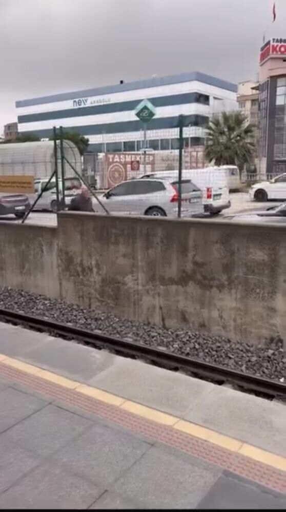 Bursa'da Yolunu Kaybeden Yaşlı Adam, Trafikte Tehlike Anlar Yaşattı! (2)