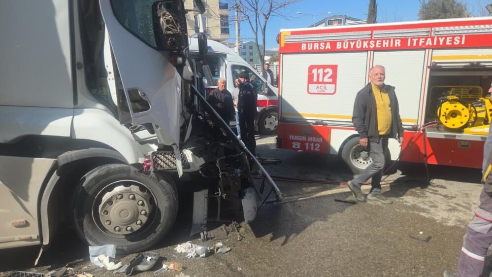 Bursa'da Zincirleme Kaza! Ortalık Savaş Alanına Döndü (4)