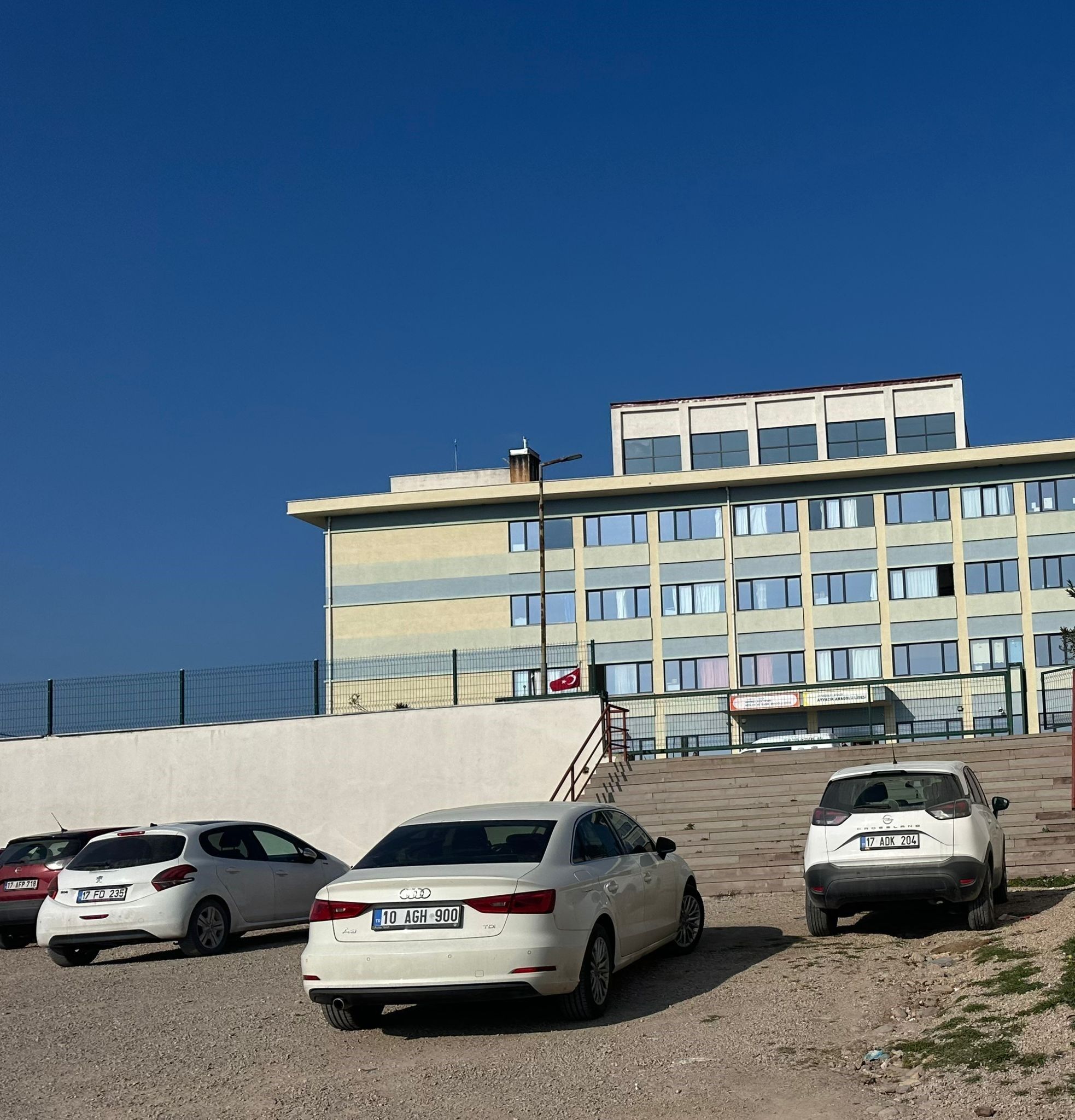 Çanakkale'de Lise Öğrencisi Okulun 3. Katından Atlayarak Hayatını Kaybetti (4)