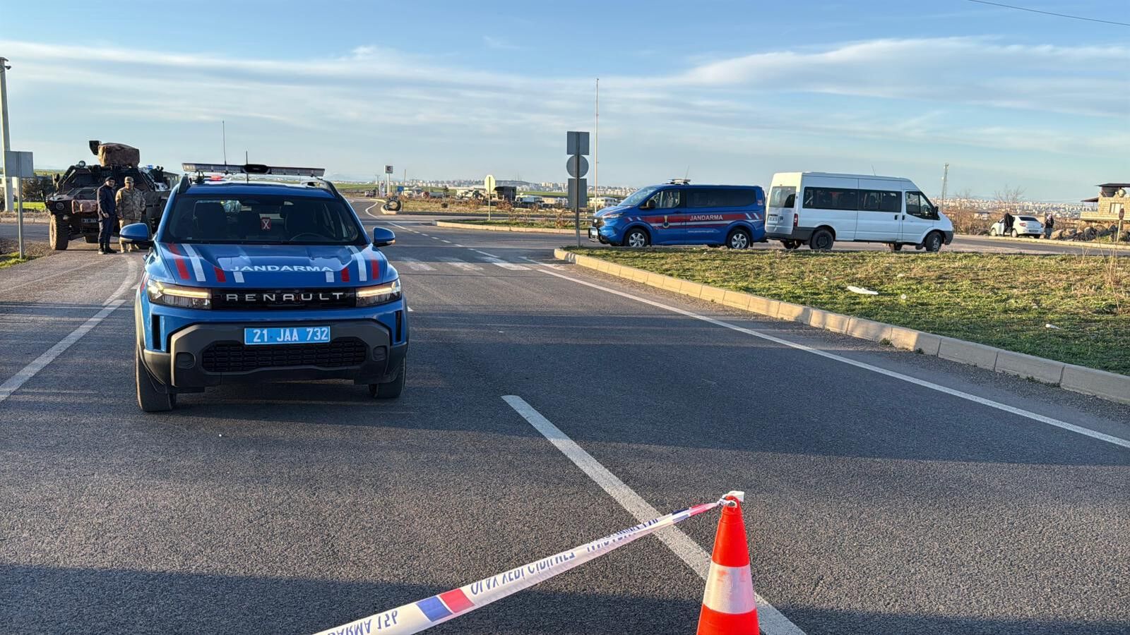 Diyarbakır'da Işçi Minibüsü Duvara Çarptı! 12 Yaralı (5)