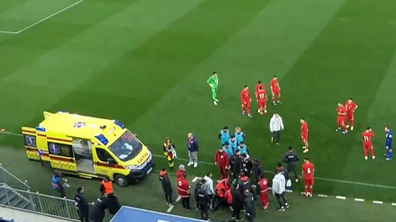 Egemen Korkmaz Milli Maçta Yere Yığıldı (2)