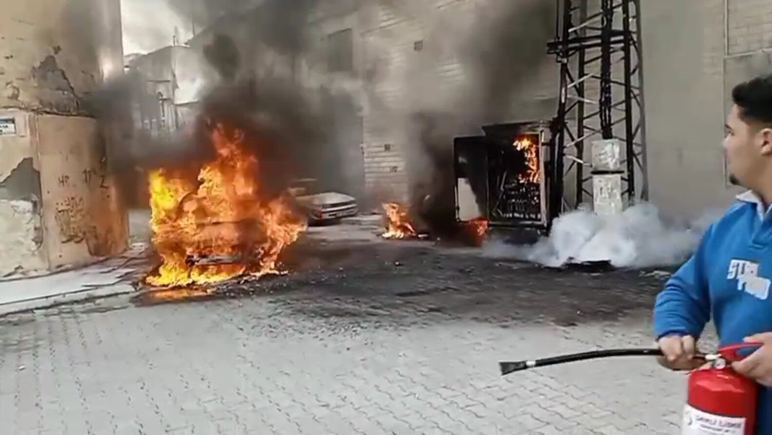 Elektrik Panosu Alev Aldı, 3 Araç Zarar Gördü (4)