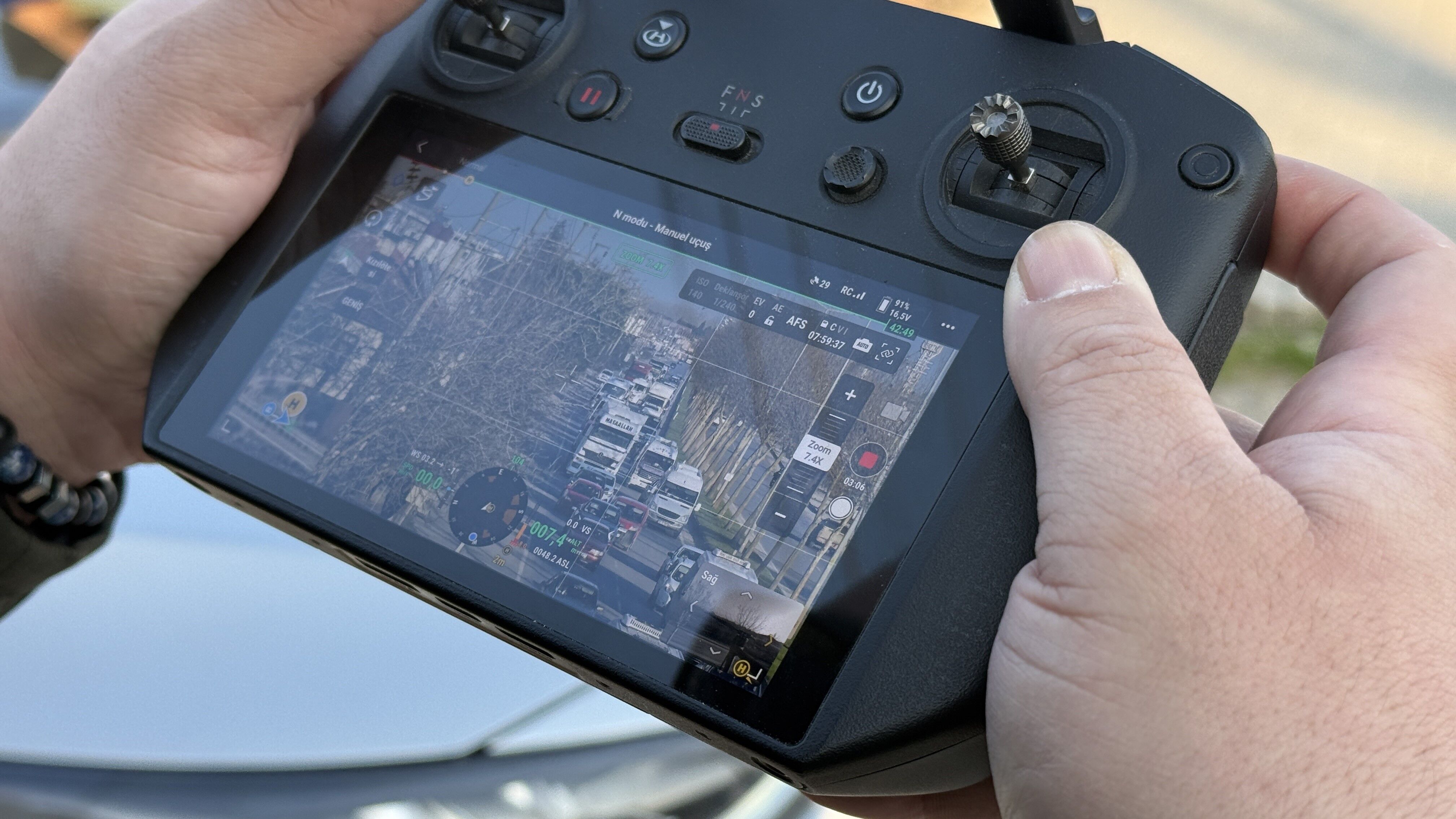 Emniyet Şeridinde Gidenler Drona Yakalandı! 10 Dakikada 15 Araca 300 Bin Lira Ceza (6)