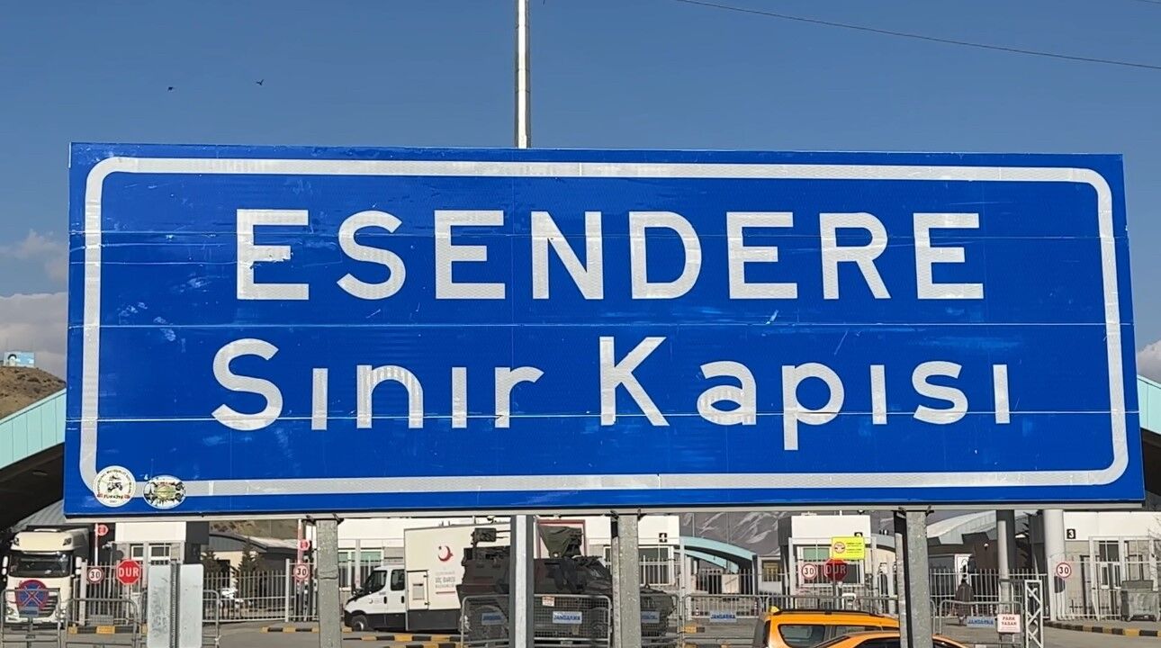 Esendere Sınır Kapısı'nda Sessiz Bekleyiş (1)