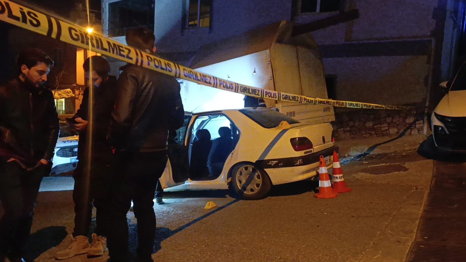 Eski Eşinden Çocuğunu Almaya Giden Adam, Silahla Vurularak Ağır Yaralandı (2)