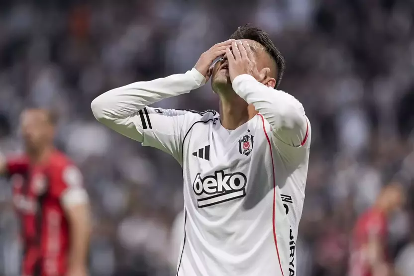 Fenerbahçe'de 2 Ayrılık Birden! Karar Verildi.. (1)