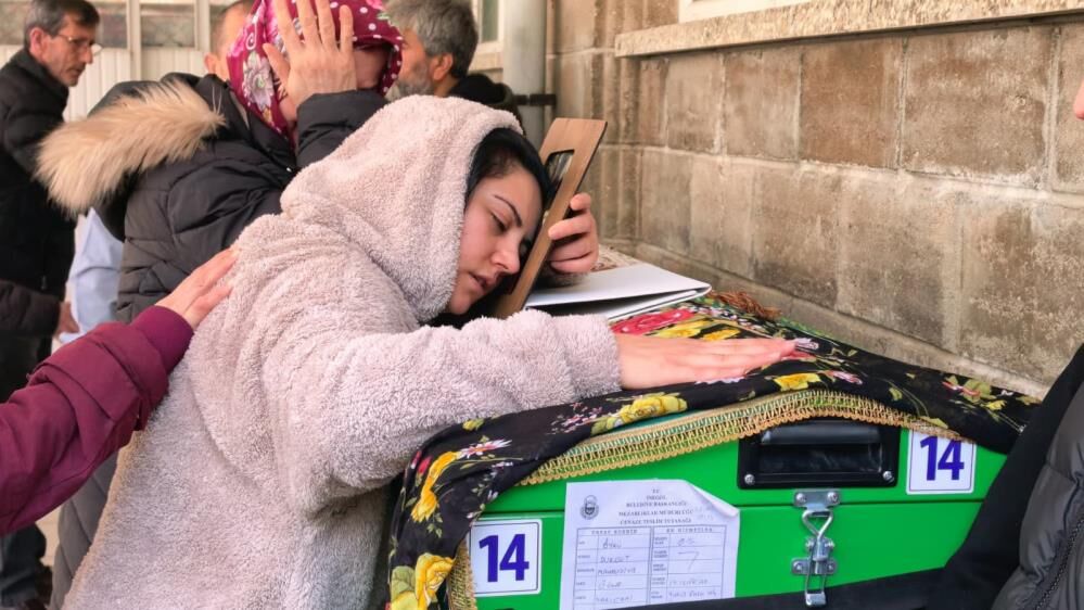 Gözyaşları Arasında Toprağa Verildi! (4)