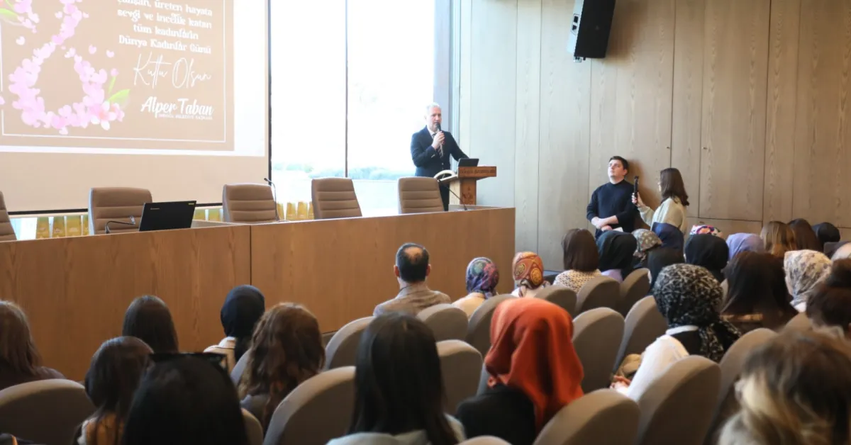 İnegöl Belediyesi’nde Kadın Personele 8 Mart Sürprizi (6)