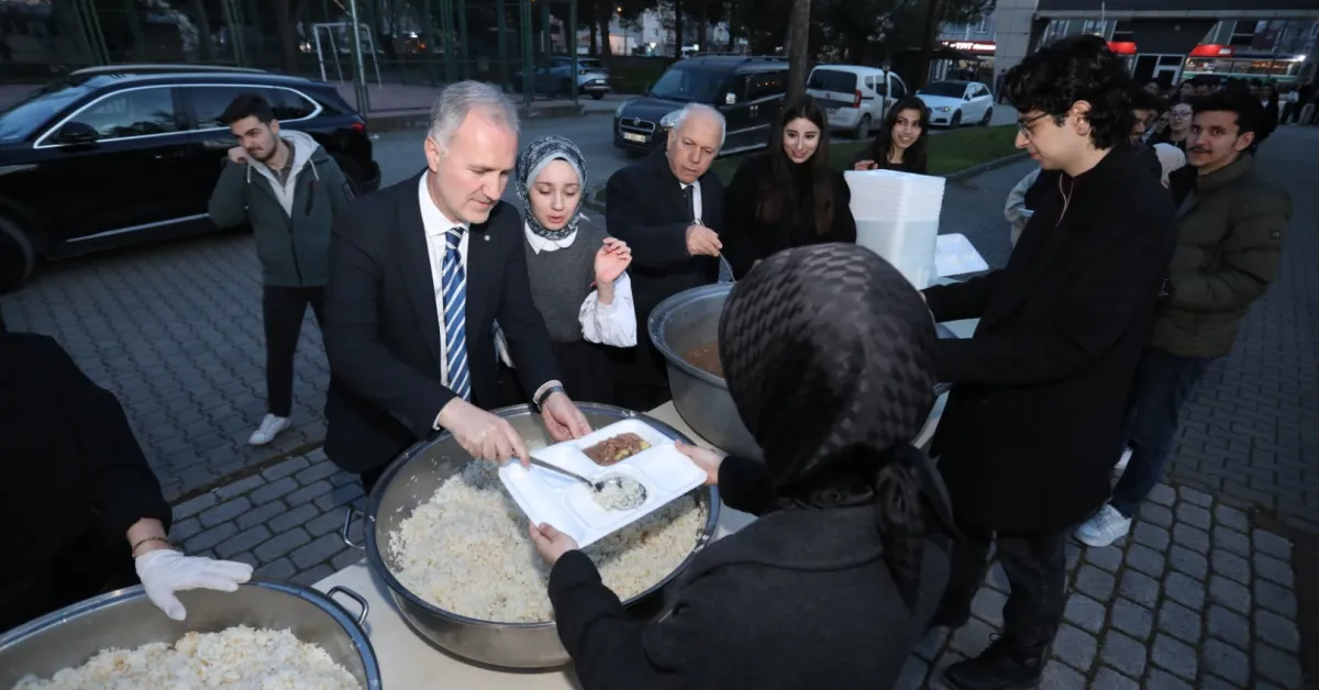 İnegöl İşletme Fakültesinde 500 Öğrenciyle İftar (2)