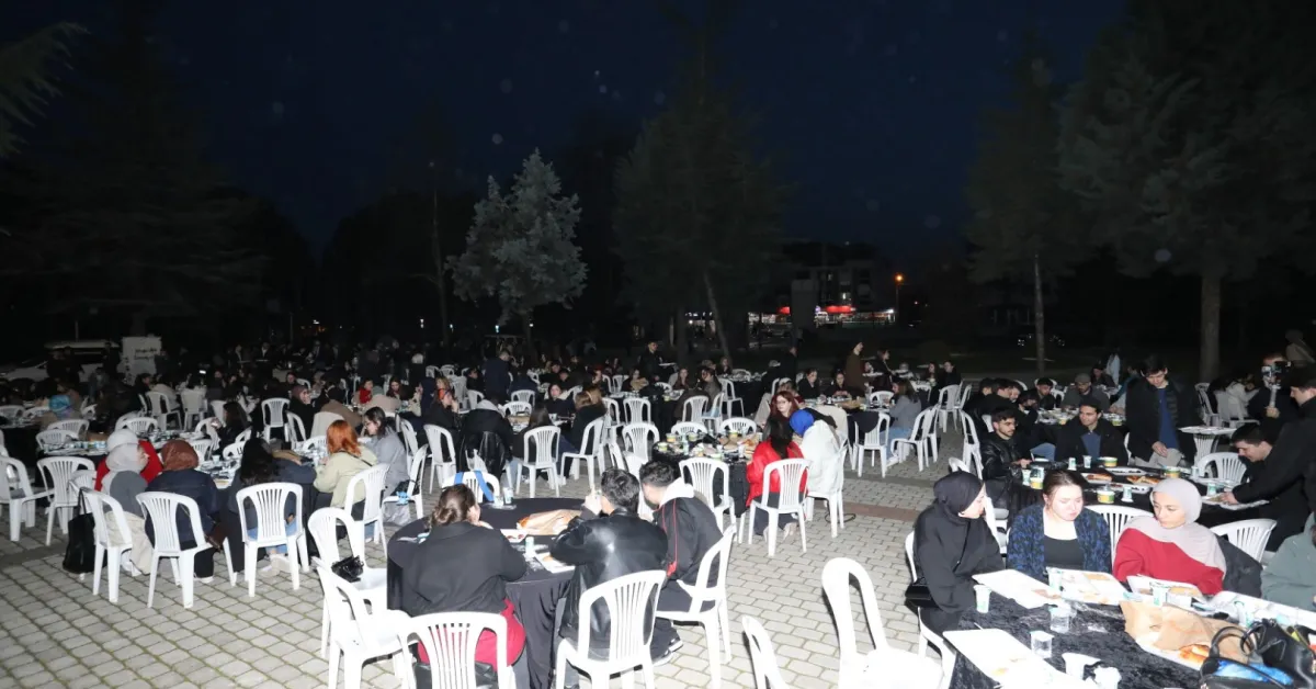 İnegöl İşletme Fakültesinde 500 Öğrenciyle İftar (3)