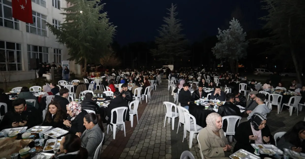 İnegöl İşletme Fakültesinde 500 Öğrenciyle İftar (6)