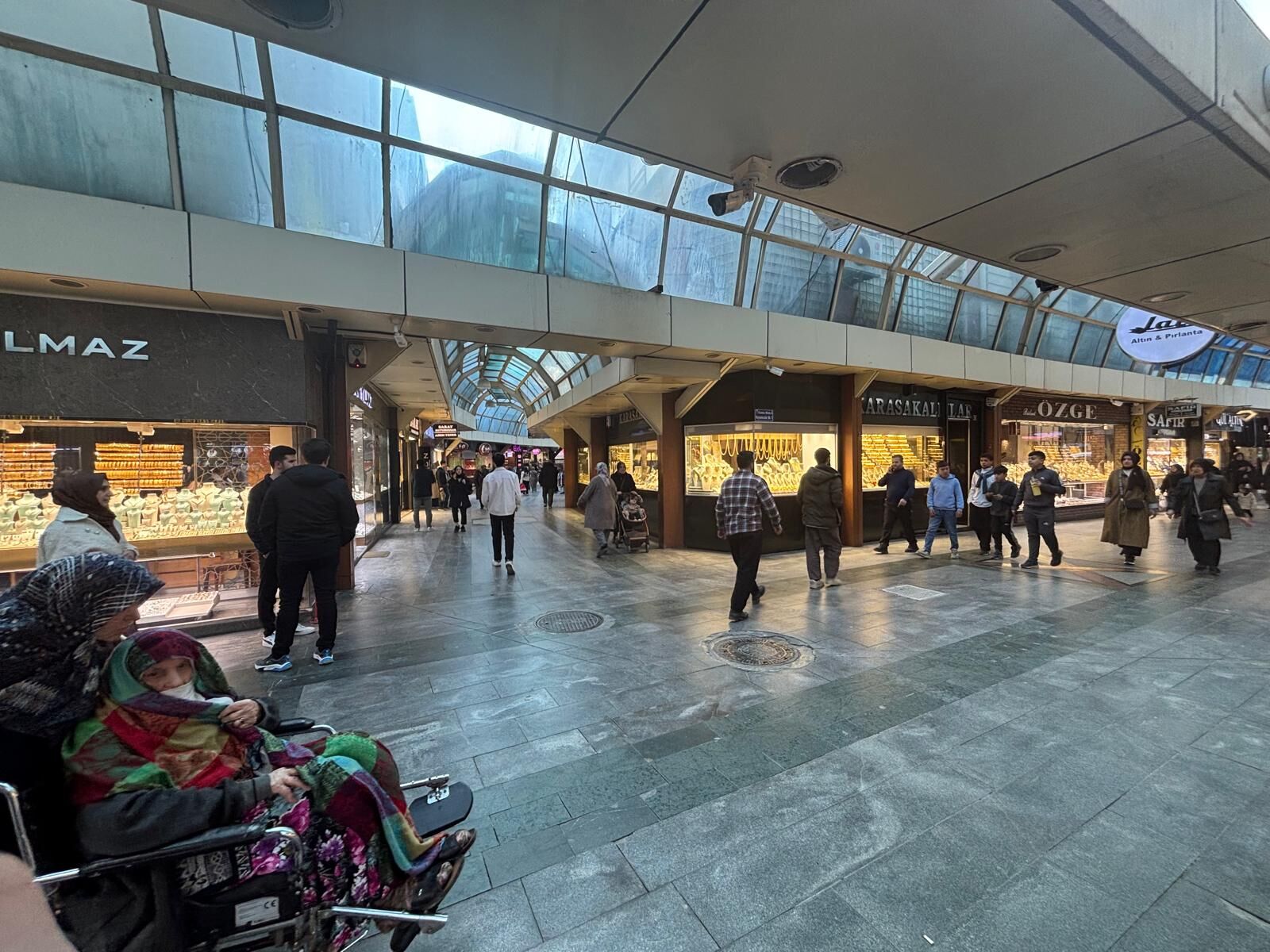 İnegöl Kapalı Çarşı’da Bayram Mesaisi Başladı! (1)