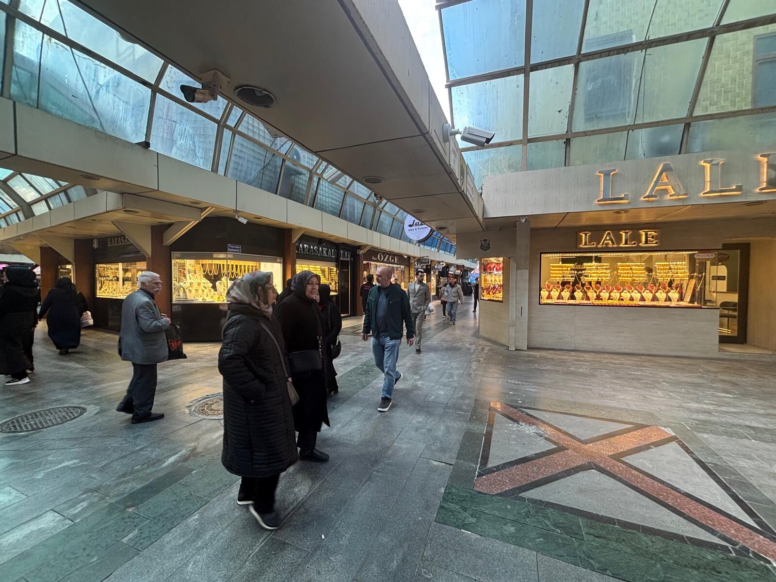 İnegöl Kapalı Çarşı’da Bayram Mesaisi Başladı! (2)