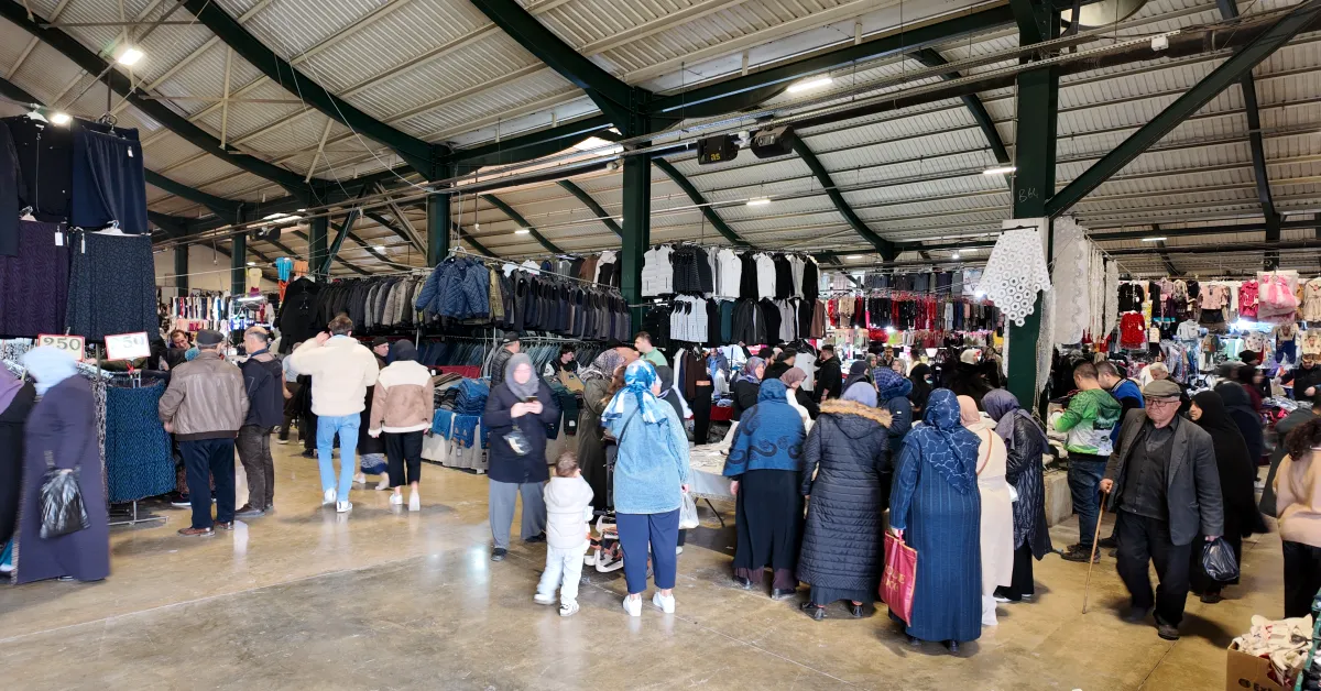 İnegöl Merpa Giyim Pazarı Bayram Öncesi Doldu Taştı (2)