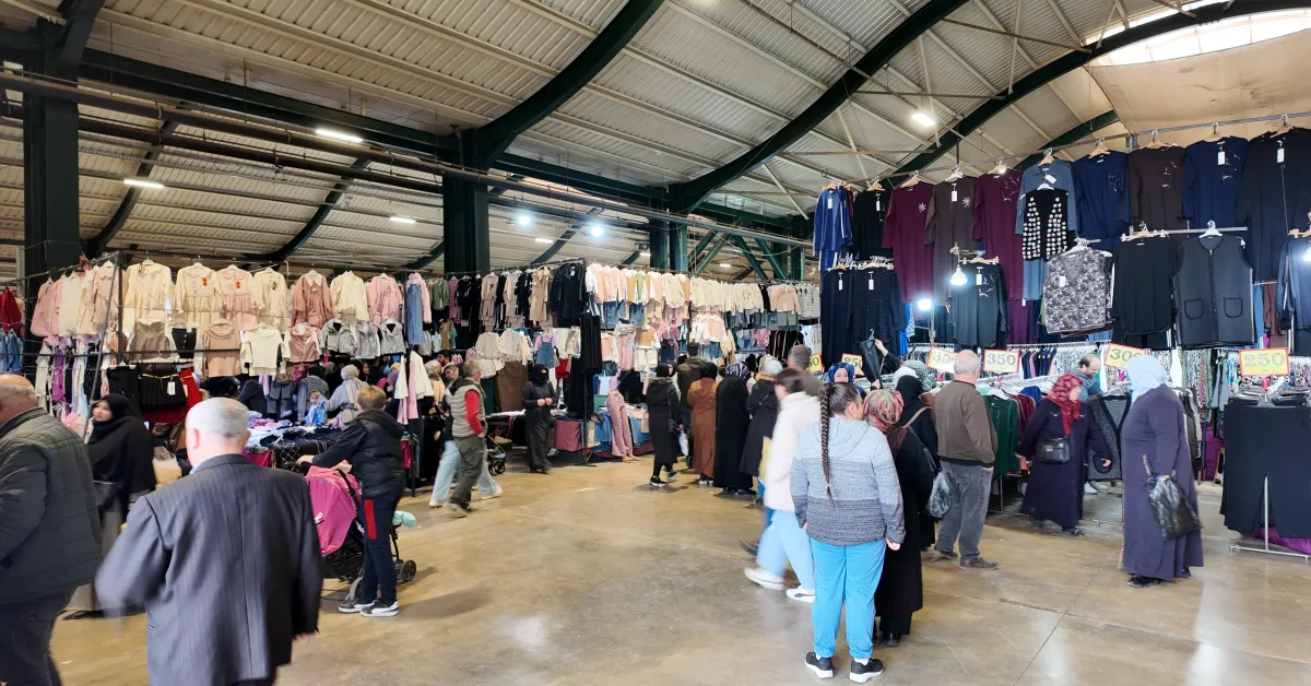 İnegöl Merpa Giyim Pazarı Bayram Öncesi Doldu Taştı (3)