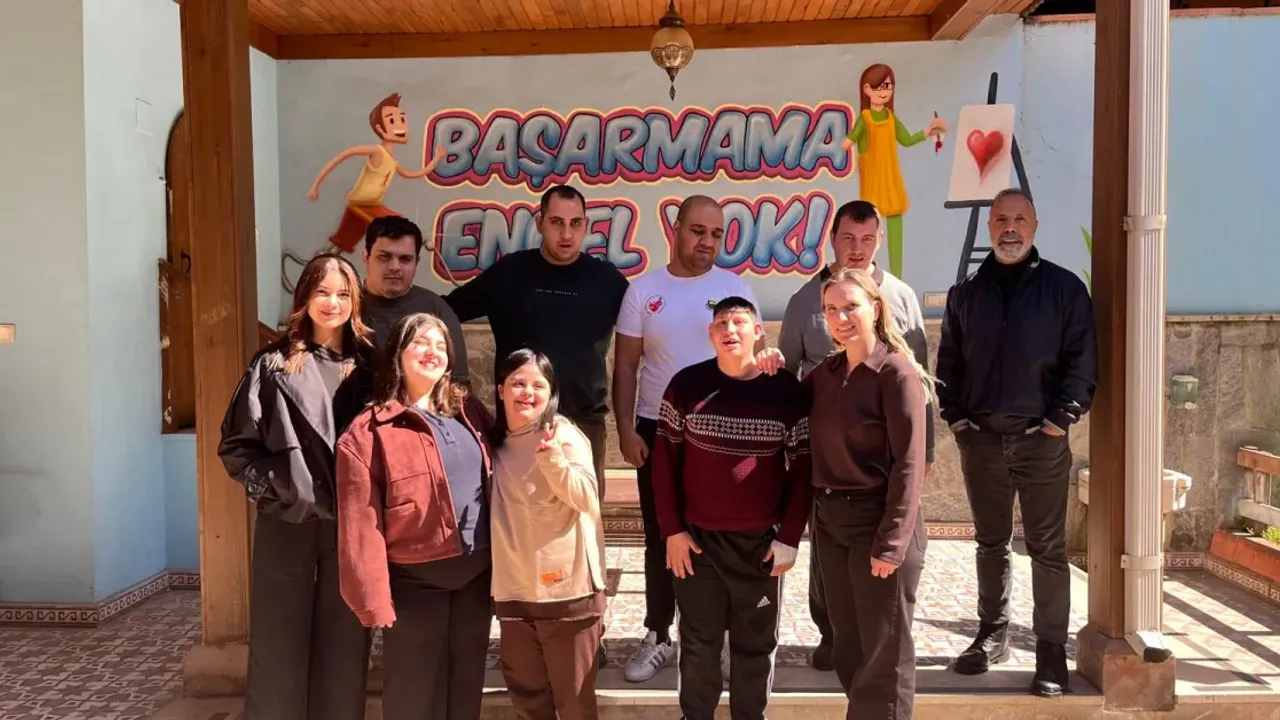 Inegol Myo Ogrencilerinden Engelsiz Yasam Merkezine Ziyaret-1