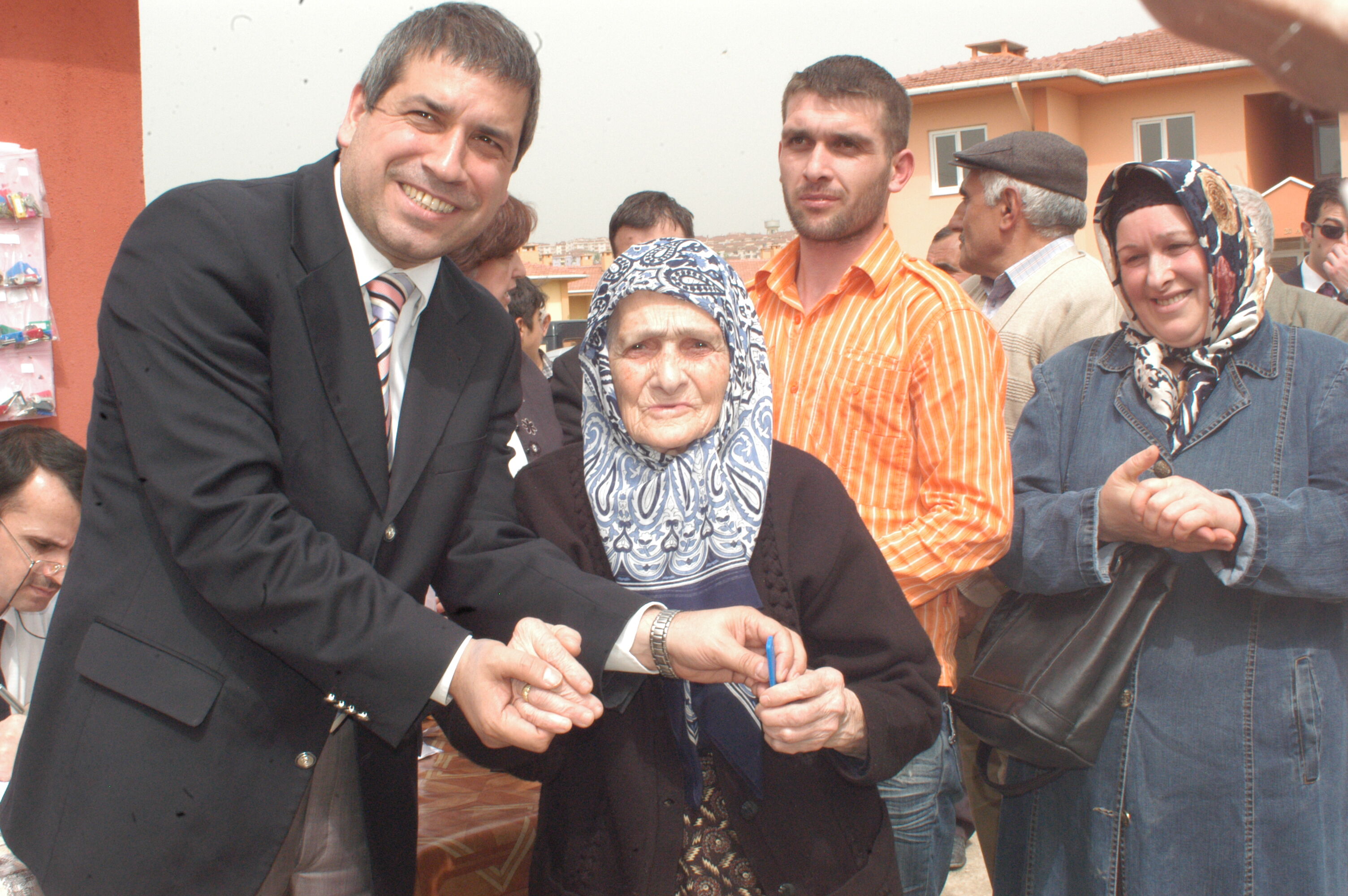 İnegöl’de 39 Yıllık Bekleyiş Sona Erdi Toki Afet Konut Gençgazete (9)