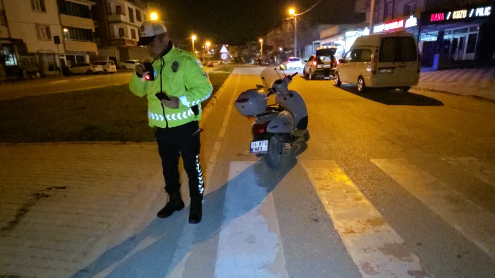 İnegöl’de Alkollü Motosiklet Sürücüsü Kaza Yaptı (1)