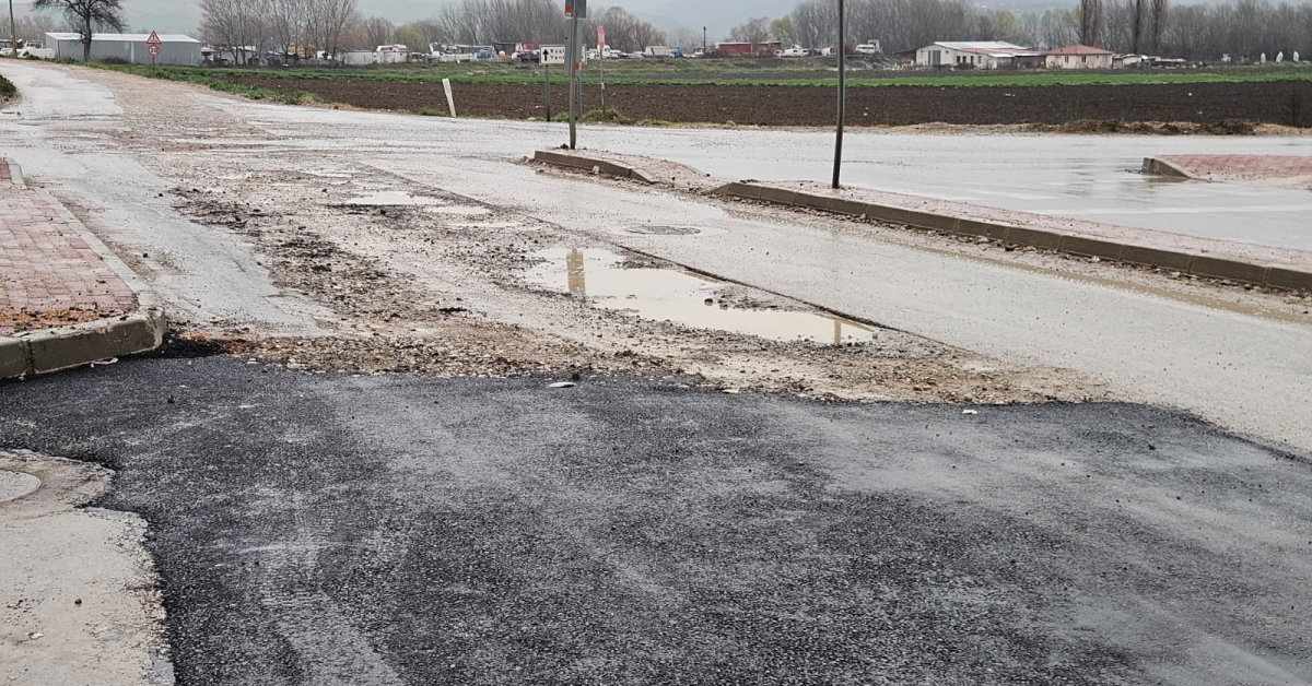 İnegöl’de Asfalt Tartışması Büyüyor “Hizmet” Mi “Yarım Iş” Mi (3)