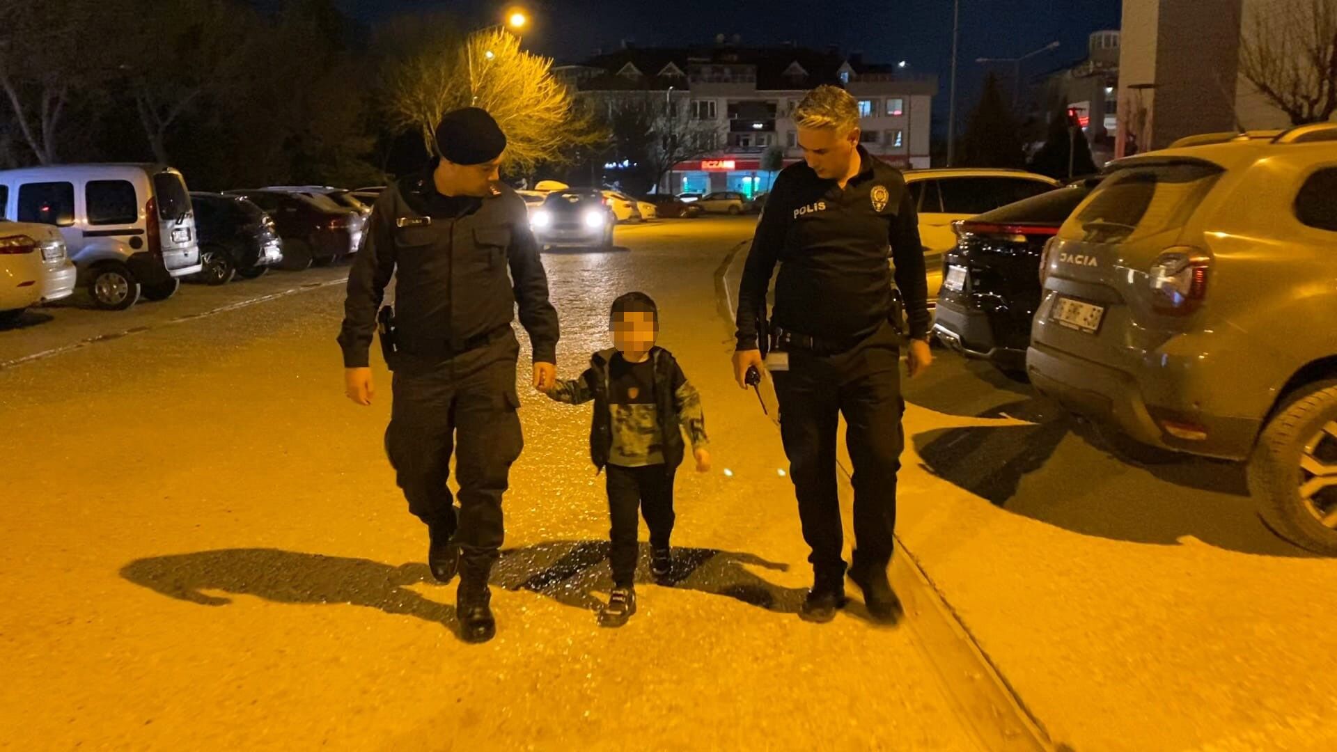 İnegöl'de Babası Hastanede Tedavi Olurken Kaybolan Çocuk Için Ekipler Seferber Oldu (5)