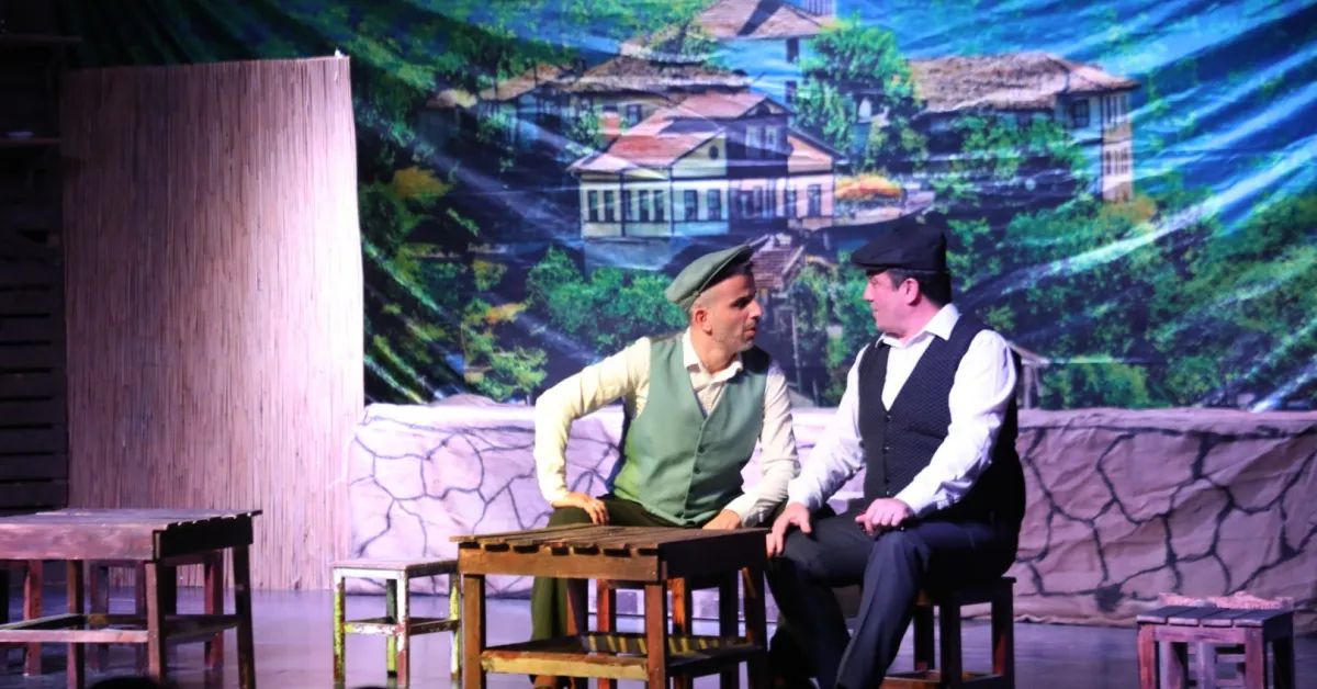 İnegöl'de Dünya Tiyatrolar Günü 'Komşu Köyün Delisi' Oyunuyla Kutlandı (9)