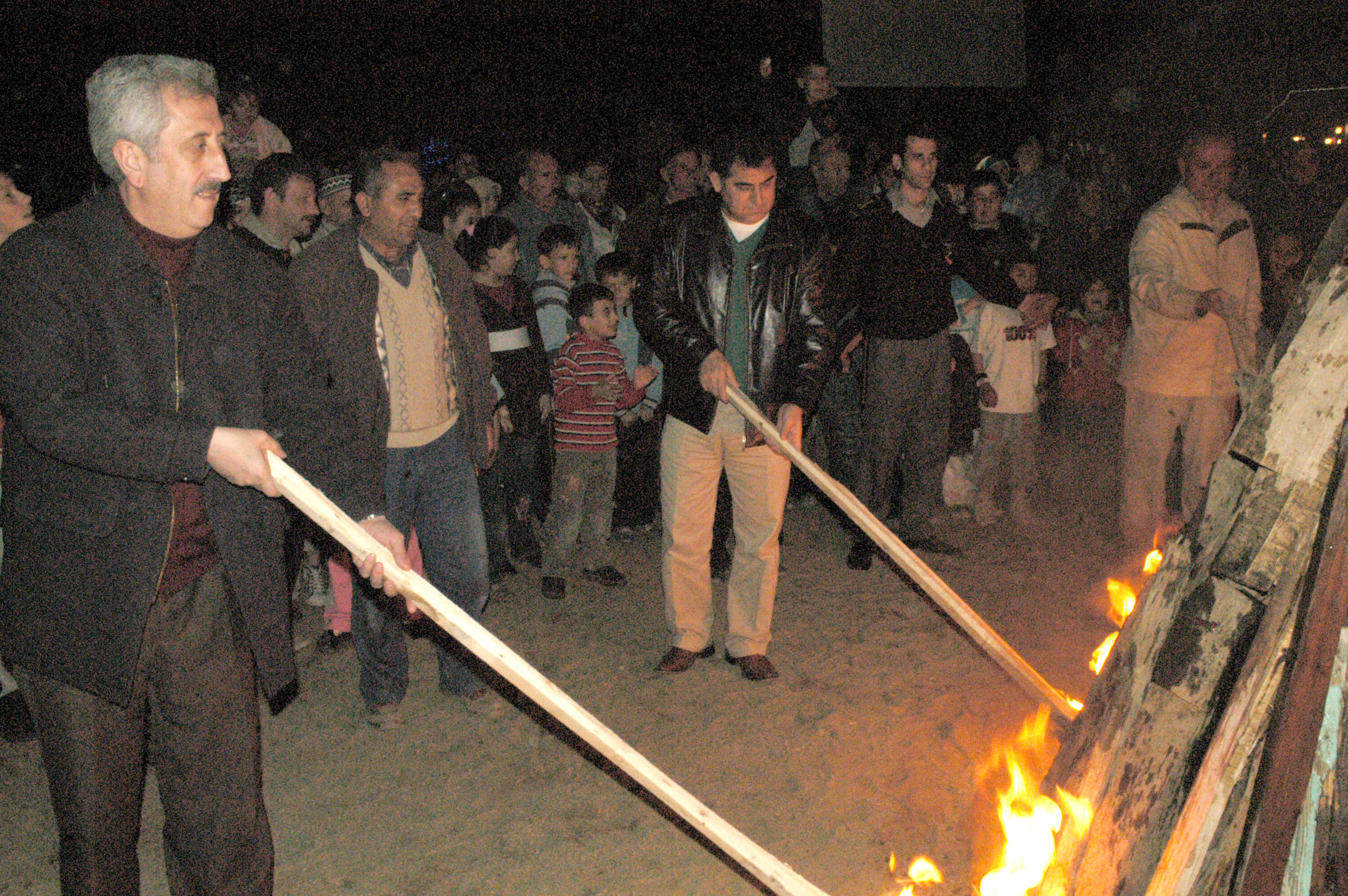 İnegöl’de Hıdrellez Coşkusu Botanik Park’ta Arşivden 2008 Gençgazete (7)