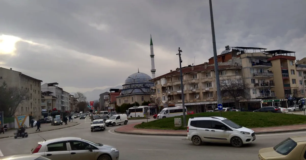 İnegöl’de Iftar Saatinde Trafik Yoğunluğu (2)