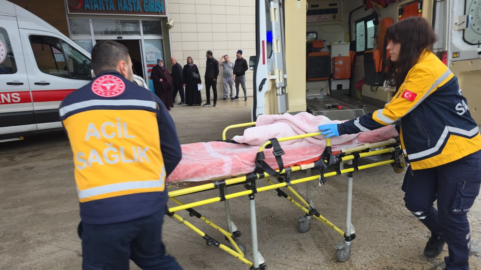 İnegöl'de Korkunç Kaza! Çok Sayıda Yaralı Var (1)-2