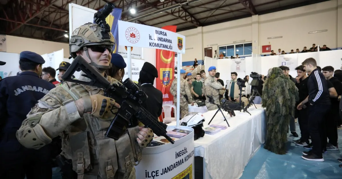 İnegöl'de Üniversite Ve Meslek Tanıtım Günleri Çarşamba Günü Kapılarını Açıyor (14)