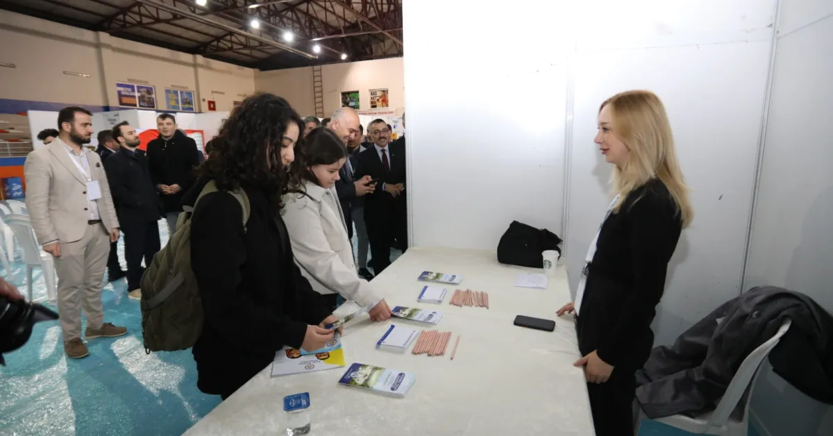 İnegöl'de Üniversite Ve Meslek Tanıtım Günleri Çarşamba Günü Kapılarını Açıyor (2)