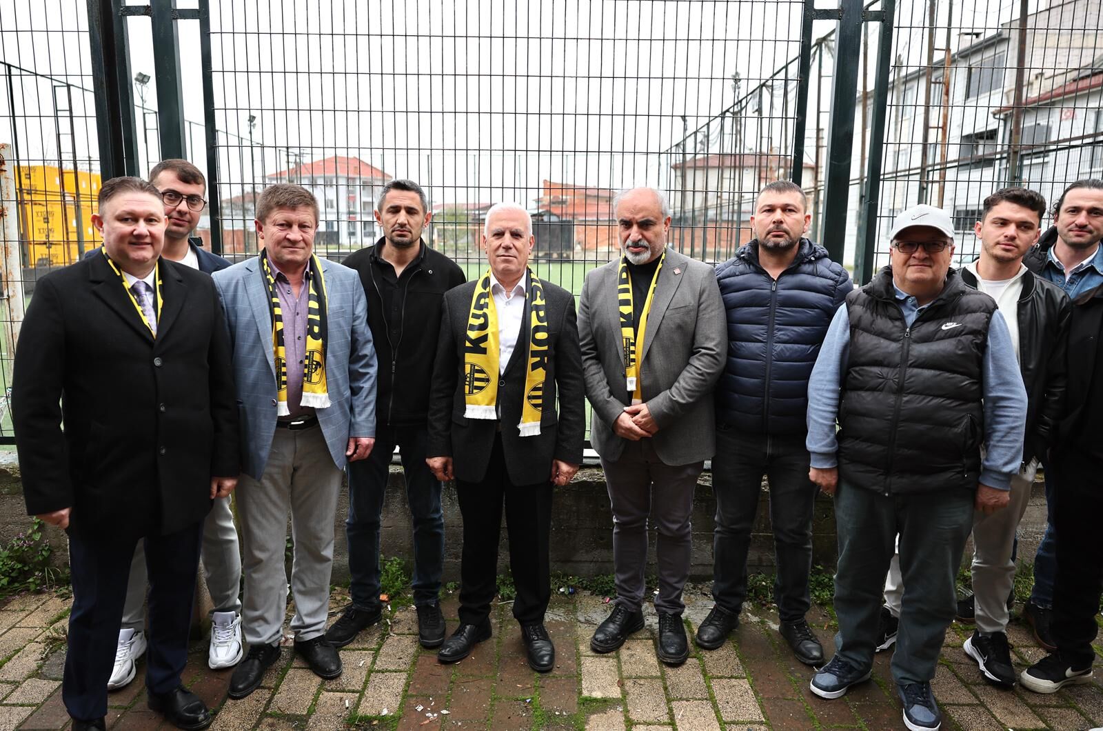 İnegöl’e Yeni Futbol Sahası Geliyor! Başkan Bozbey Müjdeli Haberi Verdi (1)